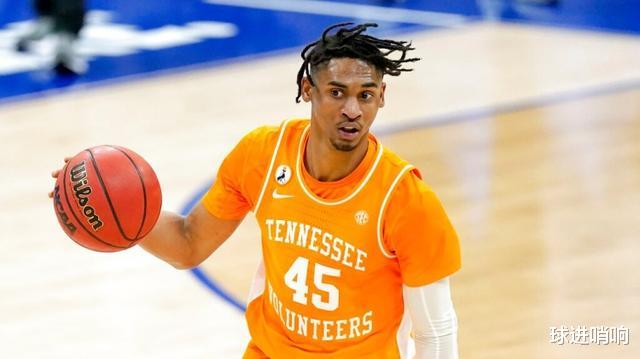 快船队 双赢！4换2交易方案出炉，火箭押宝快船21号秀，戈登联手乔卡争冠