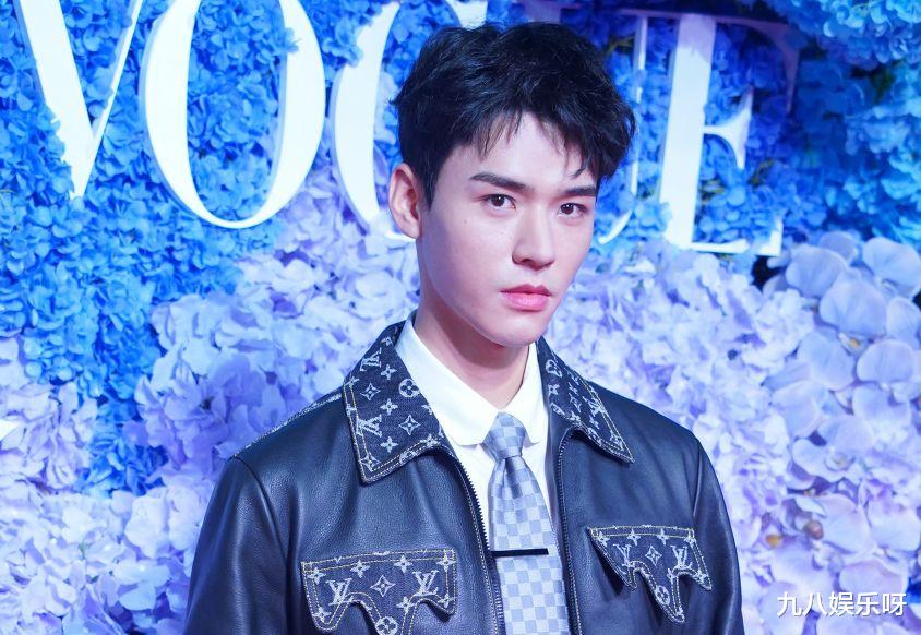 杨幂|VOGUE新篇章之夜：杨幂艳压全场，龚俊不忘宣传作品，张艺兴国风依旧