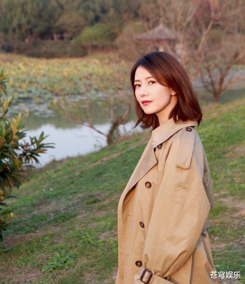 高圆圆|42岁喜怀二胎？高圆圆现身妇产医院被拍，穿着宽松引发怀孕热议