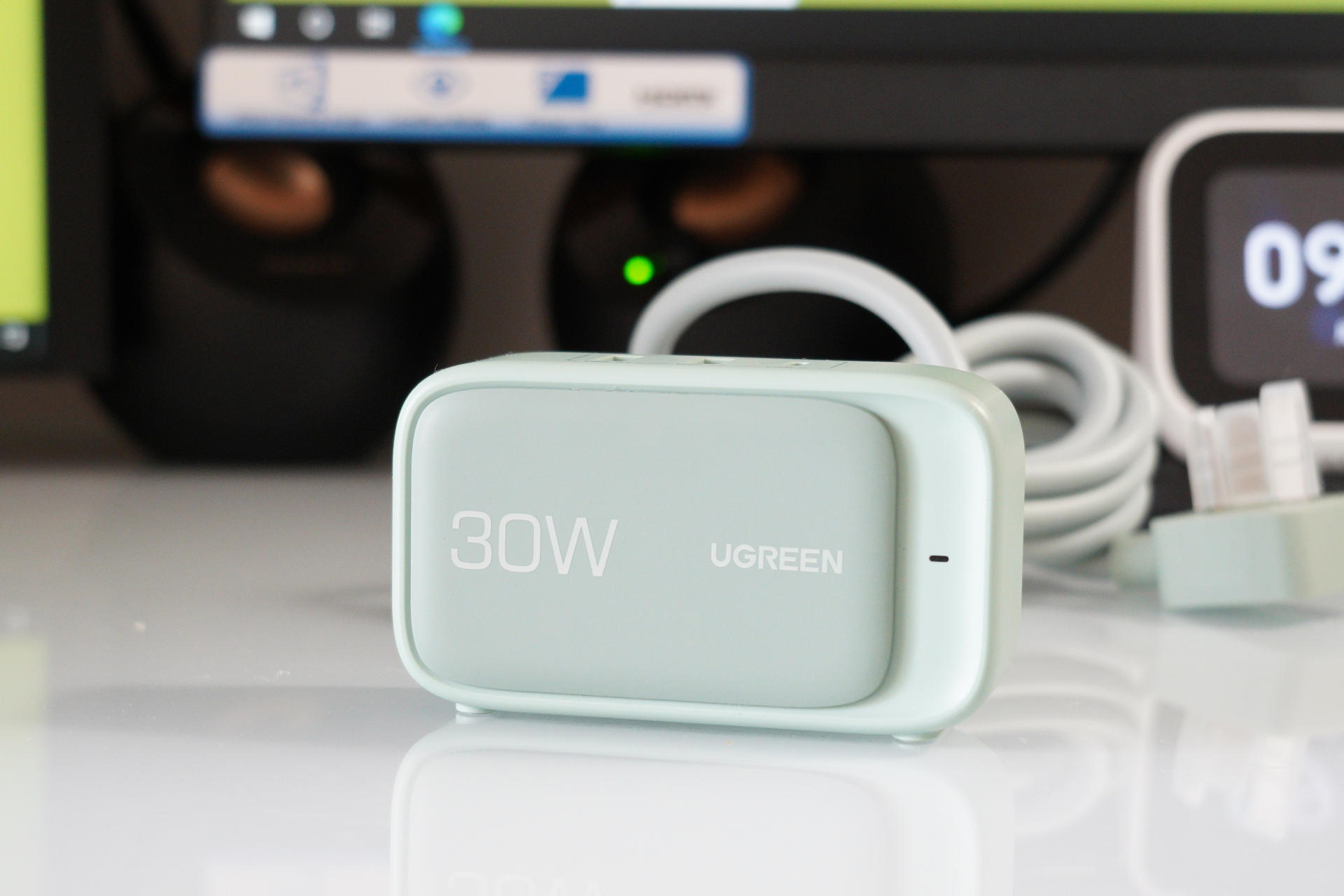 桌面整理大作战！低成本改造书桌，这些收纳好物你值得拥有！