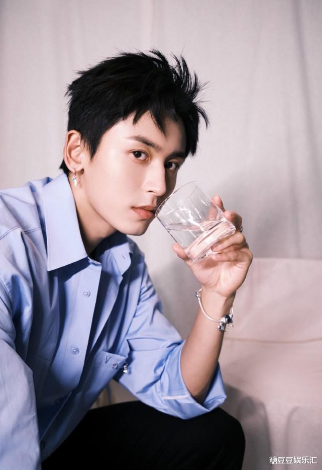 郑爽|张哲瀚新剧要火，积压3年终于将播，女主曾获华鼎最佳女演员奖