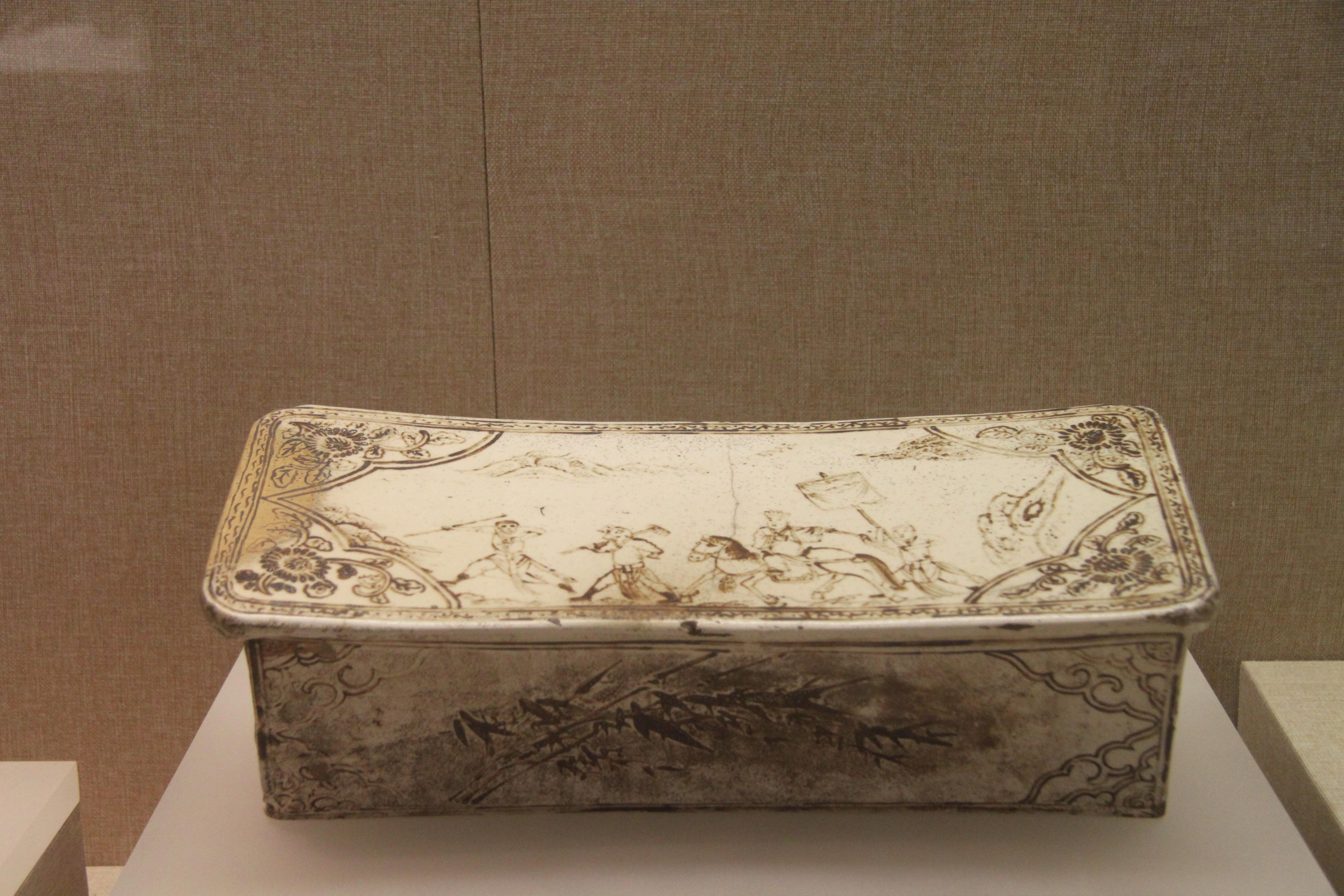 官窑|在广博展馆中，静静地看着运用到瓷器制作中的多种工艺，各领风骚