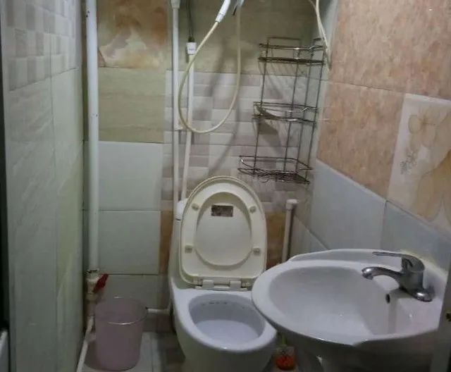 借钱买了套35平的蜗居当婚房,老爸花一万给装修了下,看懵了!