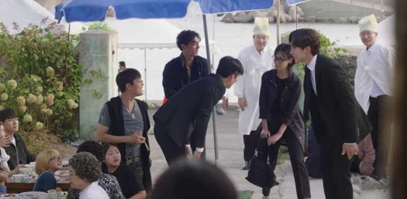 求婚|《海岸村恰恰恰》金宣虎申敏儿上演求婚接力，暖心角色领便当引爆泪腺