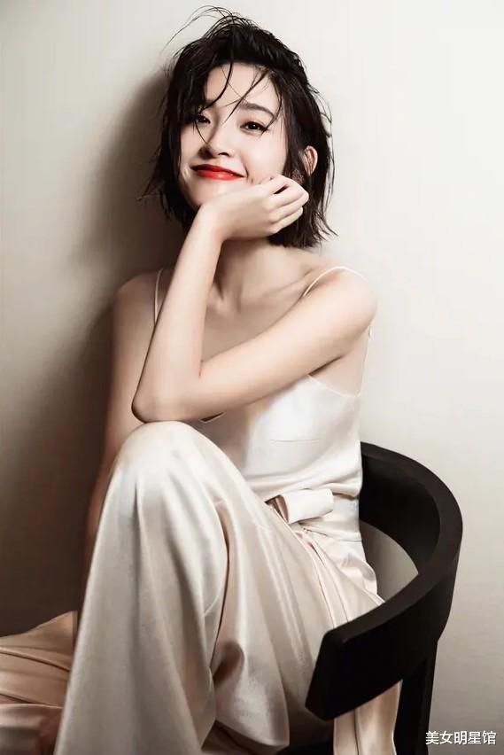 唐艺昕|美女明星馆：唐艺昕，梨涡浅笑
