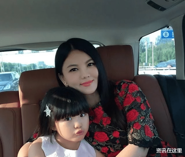 赵薇|赵薇穷养女儿，李湘富养女儿，同是10岁，俩孩子差距一眼看得出
