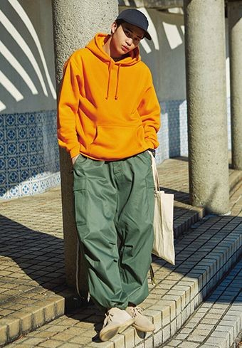 男士穿衣搭配杂志 别人穿卫衣像潮男，你穿却很土？裤子的选择很关键，这4条准备好