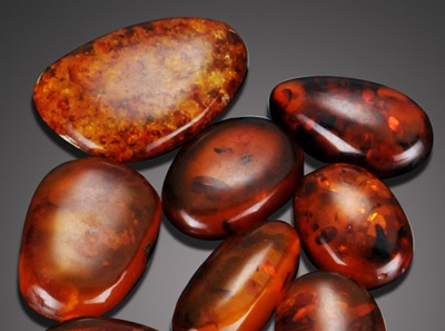 翡翠|天然琥珀如何鉴别：市场价值怎样，如何收藏