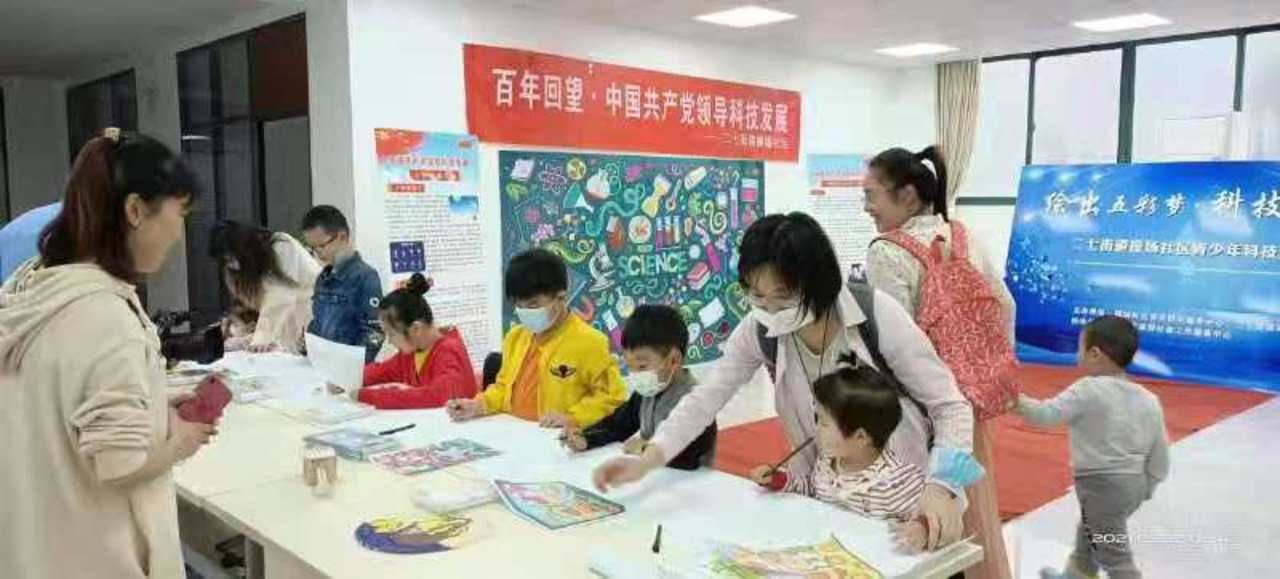 胡了说扒道 绘出五彩梦，武汉江岸操场社区，举办青少年科技主题活动