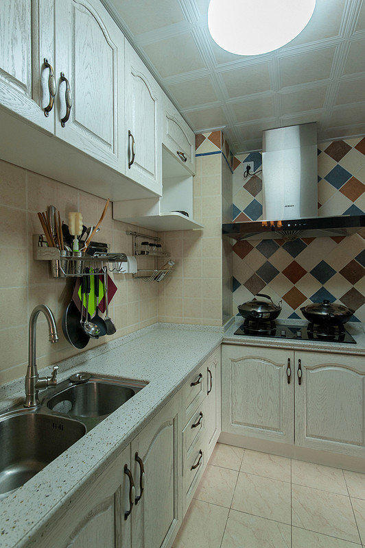 简约美式风的新房入住，客厅阳台文艺感满满，朋友进来就被迷住了