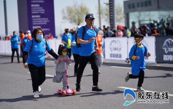 胶东在线 奔跑吧！大连——零距离直击“2021奔跑大连”10公里精英赛