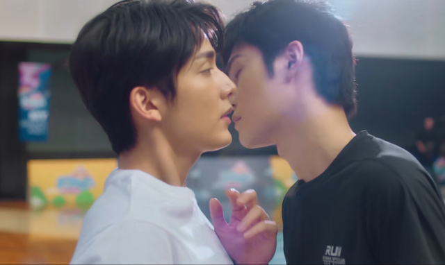 许凯|两大平台同天播出新剧，张新成演技再创新高，许凯新剧颜值下滑