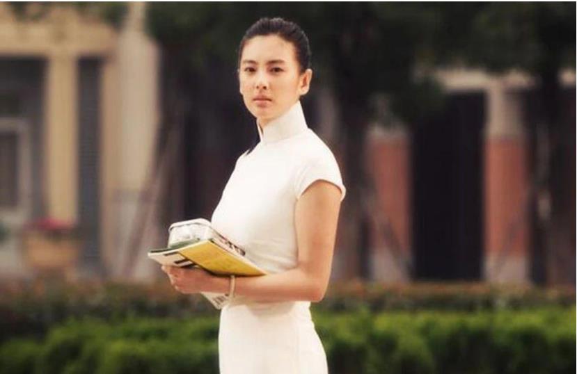 周星驰|周星驰将她捧红，为报恩零片酬出演女二，没想到却拿到了千万红包