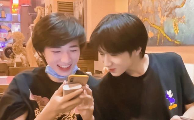 刘诗诗|宋亚轩刘耀文有“双生脸”，一张照片出现两人身影，粉丝难以分清