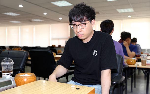 杨鼎新|中韩超循赛韩再胜两场！杨鼎新等连败排名垫底