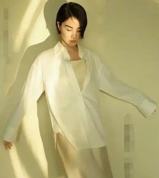 黄家驹|51岁的王菲内衣广告流出，身材力压张柏芝，难怪谢霆锋那么喜欢