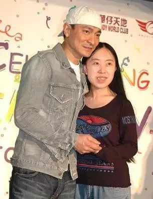 不二小青年 逼父卖肾自杀，非刘德华不嫁：14年过去，她的现状令人唏嘘