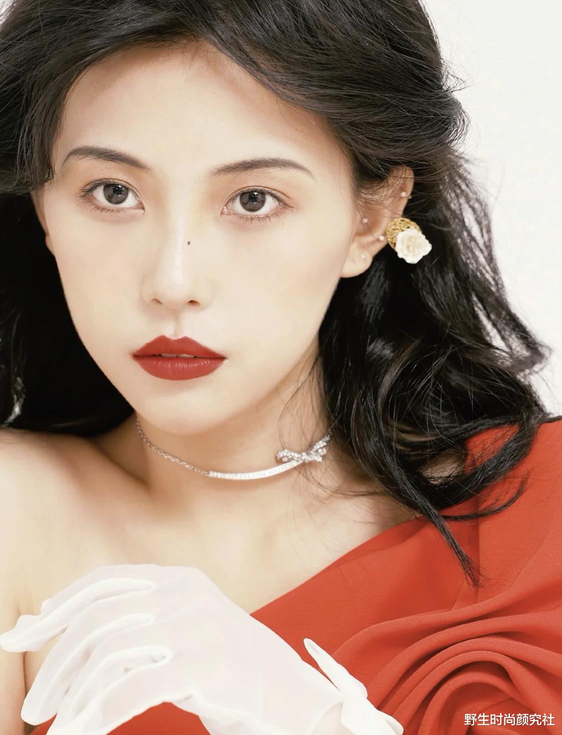 复古 又被红唇美到了,4支显白高级的“开运红”分享,新年就该这么红