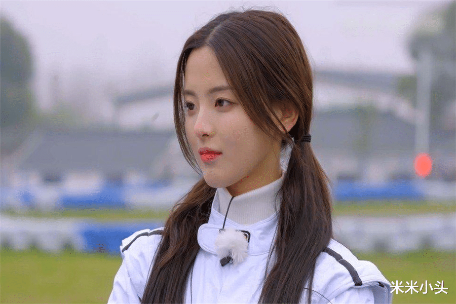 杨超越|从一个农村女孩到万众瞩目的女明星，打破选秀生态，杨超越是一个意外