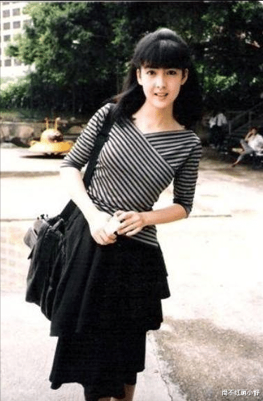 茄子 她的这脸和身材，都让我酸了，如今54岁依旧是时髦人
