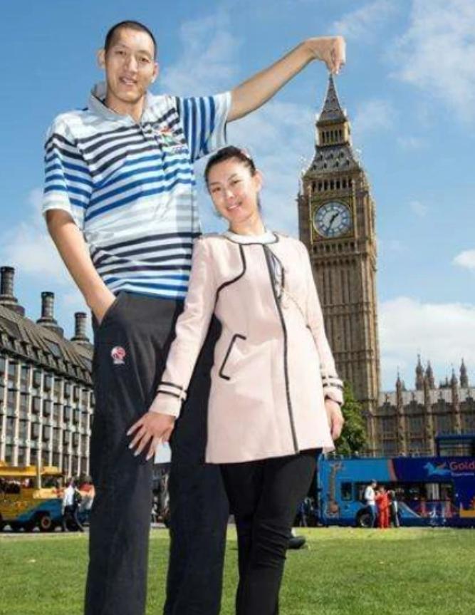 孙明明|中国巨人孙明明身高2.36米，娶1.9米妻子，生下的女儿身高如何？