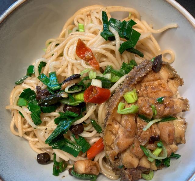 黄磊|黄磊晒了一碗面，瞬间被点赞过万，原来是把吃面的人真相了！