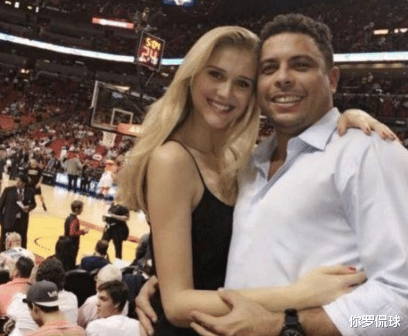 罗纳尔多|罗纳尔多近照曝光！发福明显，富态十足，与90后女友恩爱有加