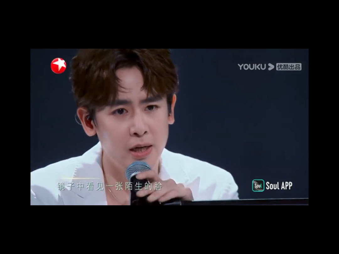 尼坤|《追光吧哥哥2》尼坤初舞台，化身白马王子，钢琴弹唱angel