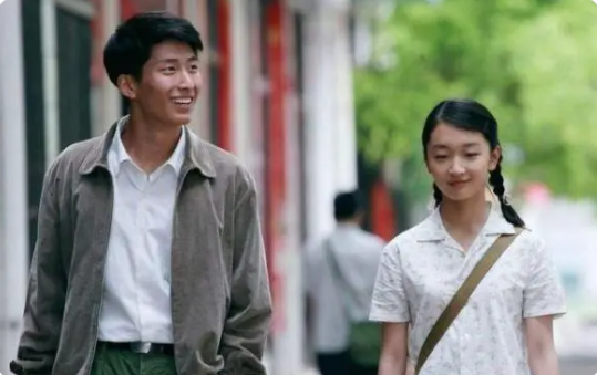 刘亦菲|周冬雨：跟妈妈改嫁后，继父把她当亲生女儿，遇到他是我的幸运