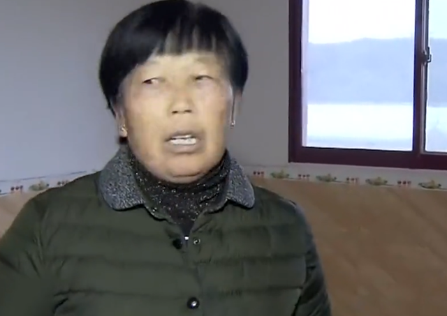 父亲成“吸血鬼”,偷走儿子15万不满足,起诉子女每月给他6000元