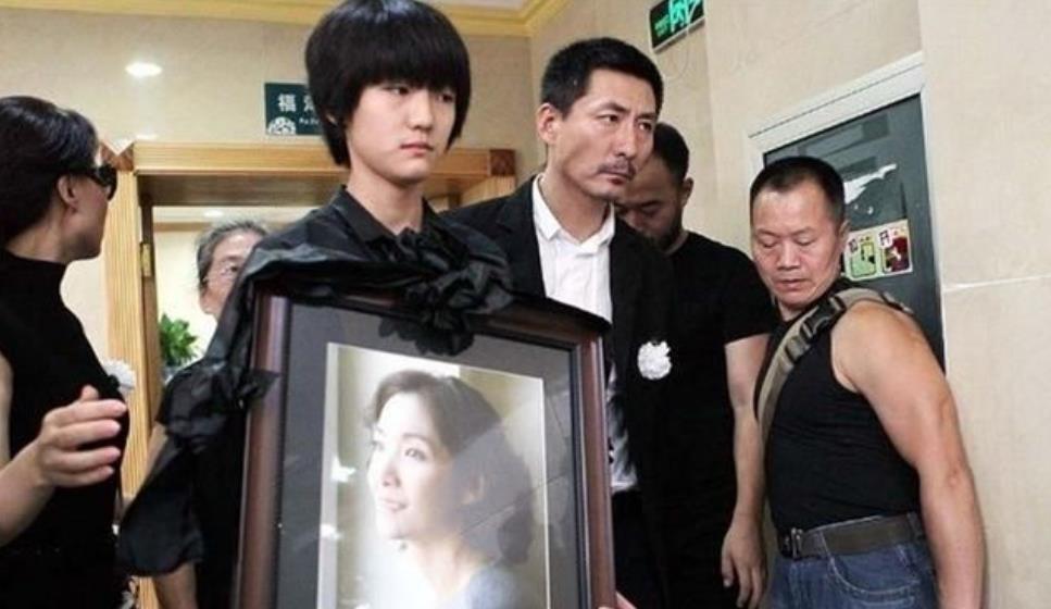 王源|张子健:爆红后跟患癌妻子离婚,转身娶清华富婆,如今怎样了?