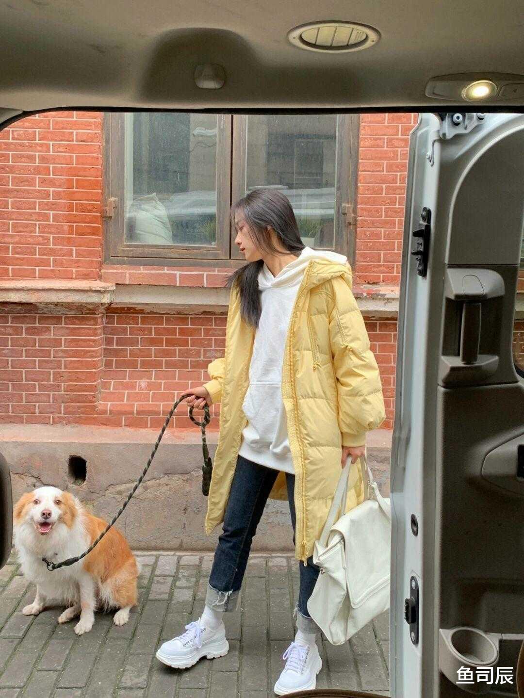 鱼司辰 秋冬,还没备长款羽绒服,选这4套能让你提升气质,精致又保暖