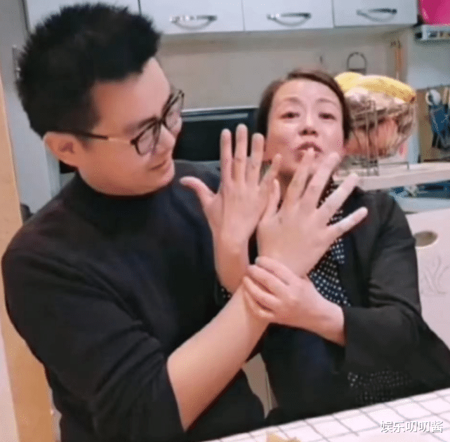 |曝田静结婚太惨！彩礼2万回礼6万，还拿1.5万陪嫁钱给郭家买电车