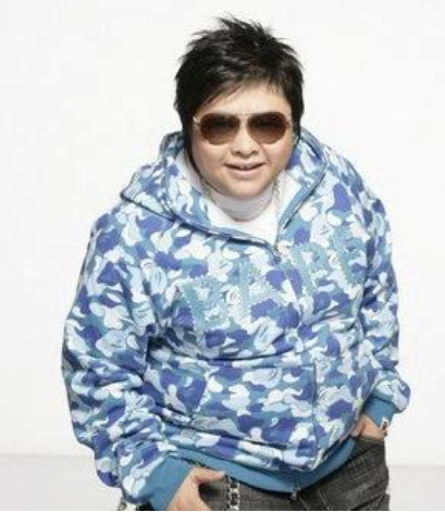 韩红|韩红当年是大学校花？大家以为开玩笑，晒出照片后被惊艳到了