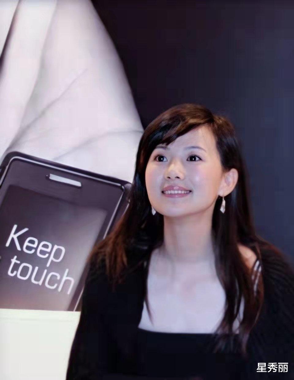 咏梅|这是咏梅？果然老了落落大方年轻的时候长相不会差