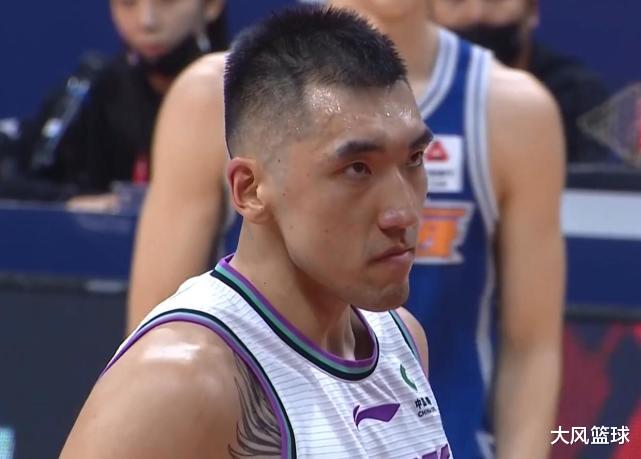 上海男篮|19中10！轰26+6，一人带队冲散上海男篮，38岁也能收割CBA的比赛