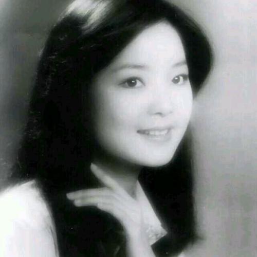 翡翠|绝代风华的邓丽君情路坎坷，唯有翡翠伴一生