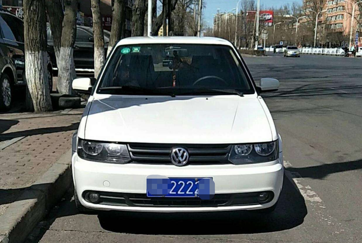 男子摇号选到“2222”,匆忙按下确认,拿到牌后脸都绿了
