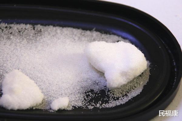 脱发|秋冬之际总是脱发、头屑增多，怎么办？用盐和醋洗头就能缓解？