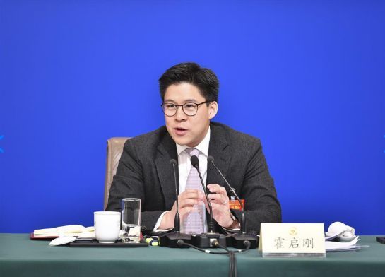 郭晶晶|娶妻当娶贤：霍启刚以195票成功当选，郭晶晶送上“蔬菜花”祝贺