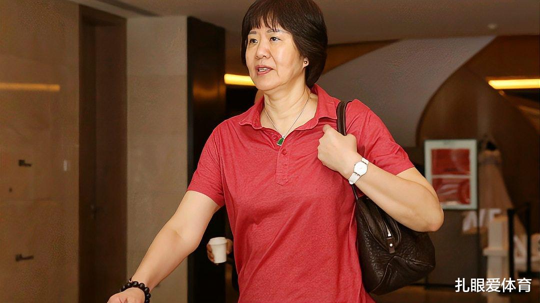 郎平|国际排联官宣重大消息！中国女排在意大利收到噩耗，郎平这下麻烦了