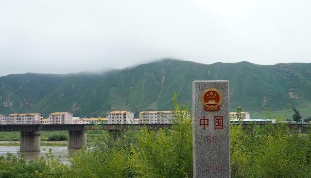 阿毛集结站 吉林延边隔江看朝鲜，有高楼也有农村矮房，带着浓浓的田园风情