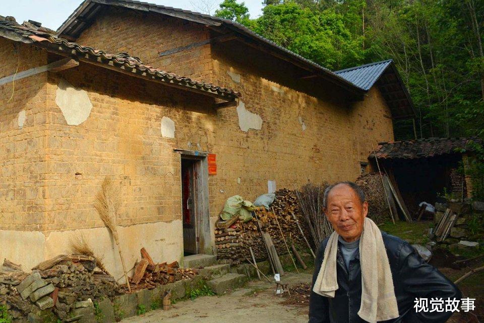 视觉故事 8旬夫妻住“四合院”40年，种一块地需3天，看儿子为啥不高兴