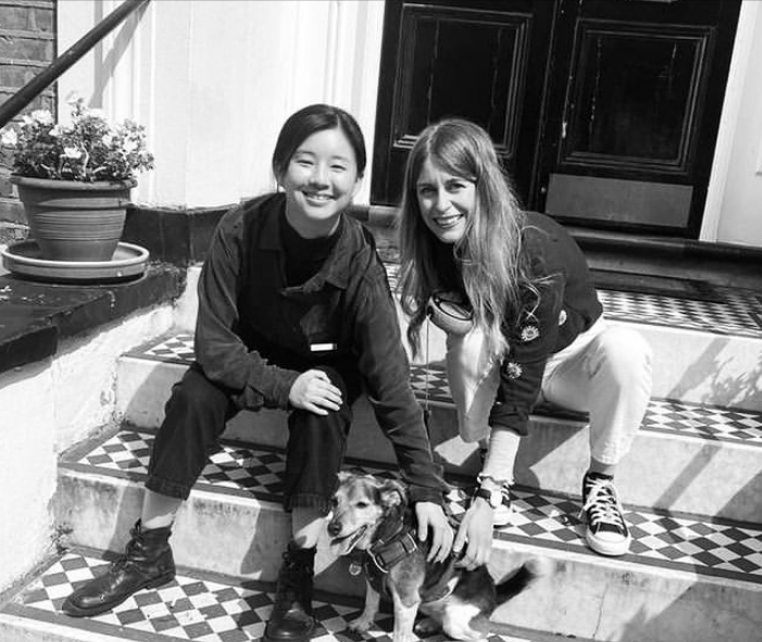 孙俪|22岁小彩旗现身机场，身材臃肿打扮清奇，叛逆后的她事业毫无进展