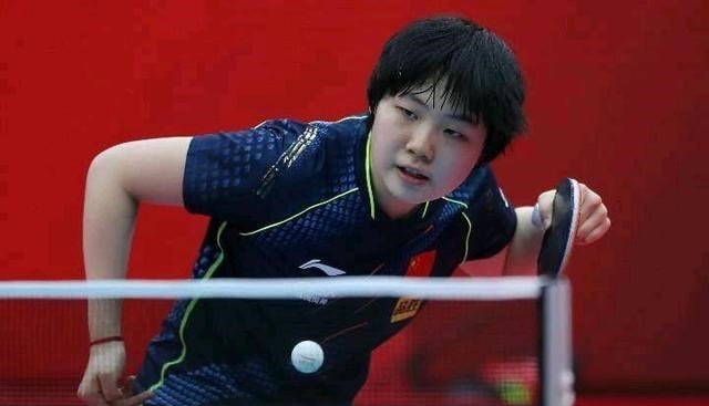 清浅微笑的我|真的在变换打法,孙颖莎跟李隼在比赛中交流经验,尽显技术优势