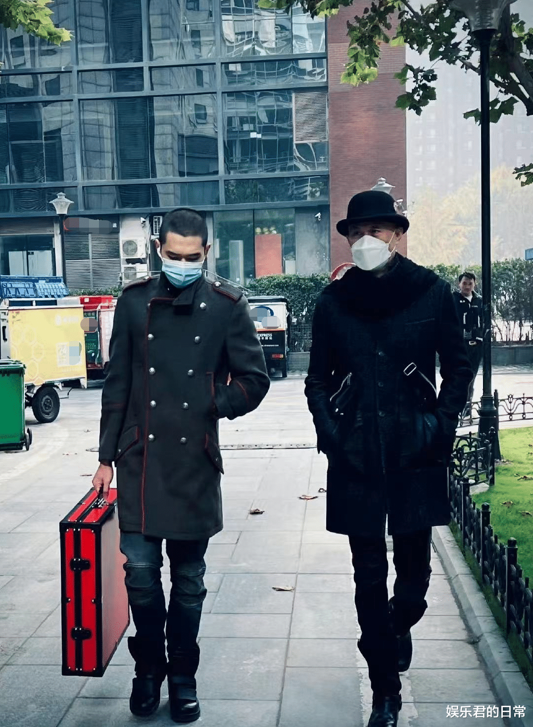 徐锦江|徐锦江儿子罕露面！21岁高大俊朗赶超爸爸，父子合照养眼长腿瞩目