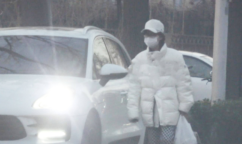 苏醒|苏醒脾气还是这么暴躁,与小11岁女友街头吵架,前年赴美秘密产子