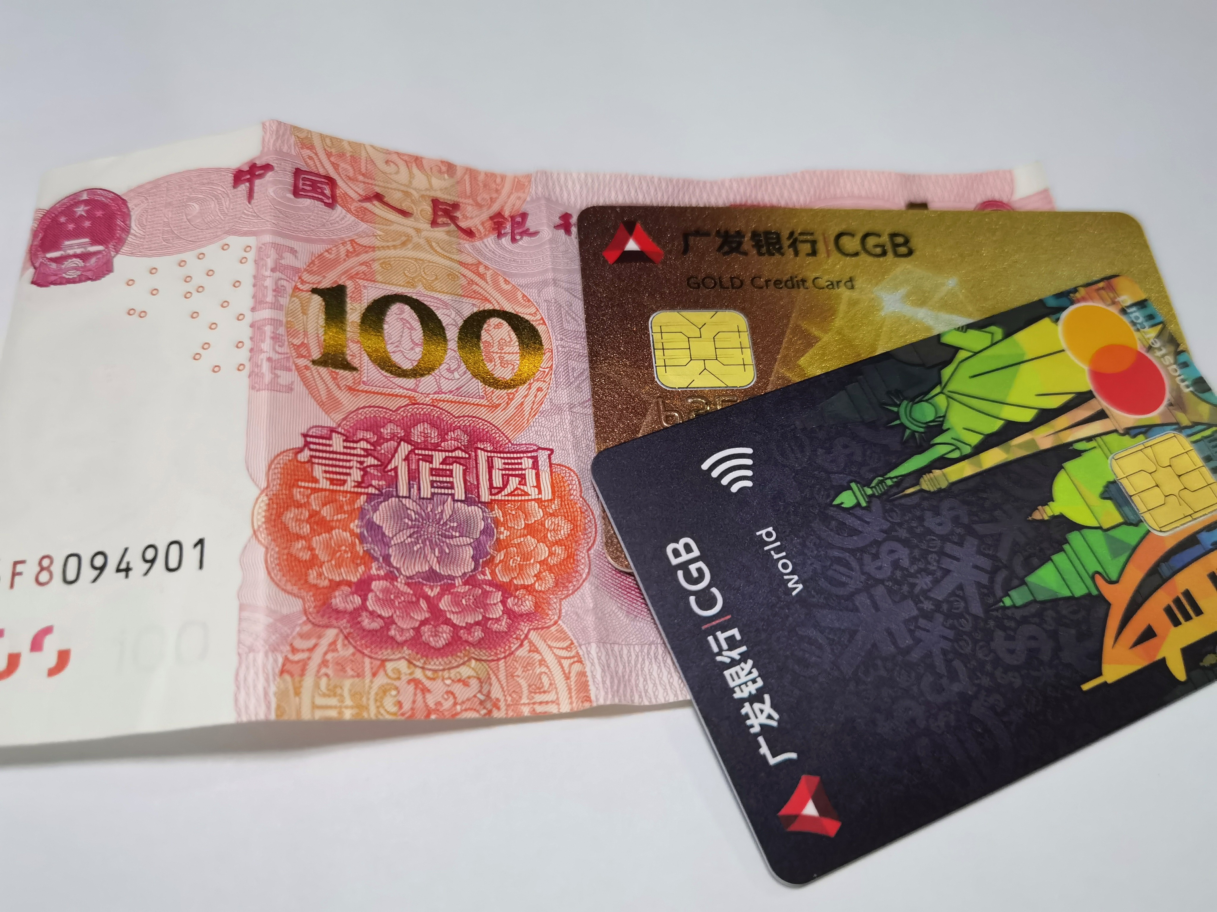 河南100度 老伴去世，遗留的存折内有几万块钱，该归谁所有?