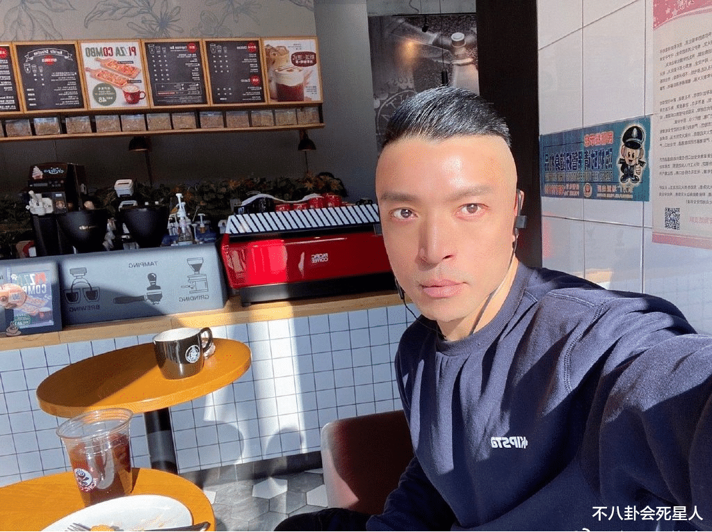 魔幻手机|《魔幻手机》群星现状：男主过气，傻妞4年没拍戏，黄眉满头白发