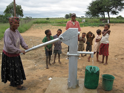 為什麼非洲人寧願步行幾十公裡獲取臟水，也不肯打井取水喝呢？-圖9